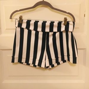 BLACK AND WHITE STRIPES SHORTS
